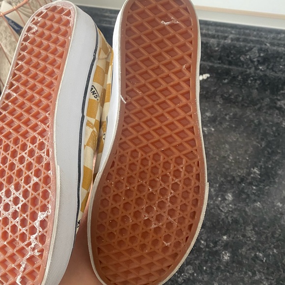 Vans Yellow Checkered Logo lace ups size 7 men/8.5 women - Picture 4 of 5